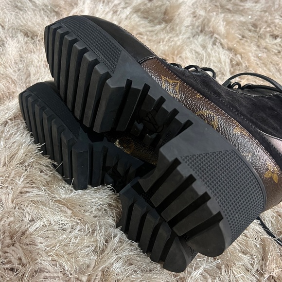 Louis Vuitton
Lauréate lace up boots - Picture 3 of 9